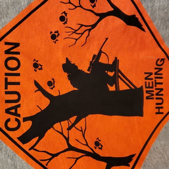 "CAUTION MEN HUNTING" Graphic sign short sleeve tshirt-Large NWOT - Picture 6 of 6